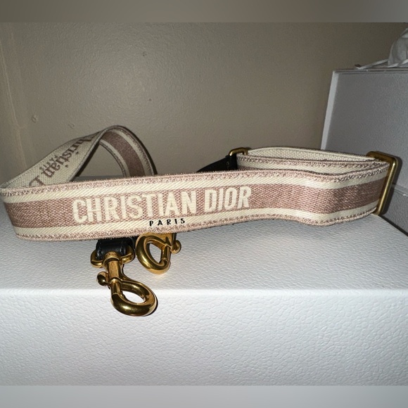 Adjustable Shoulder Strap with Ring
Pink Christian Dior Paris Embroidery - Picture 1 of 3
